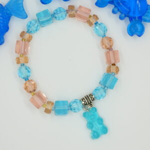 Blauw gekleurde armband met kristallen facetten