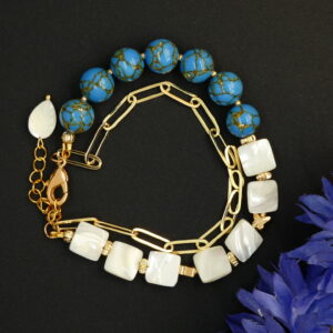 Armband met blauw gekleurde howliet, parelmoer en ketting
